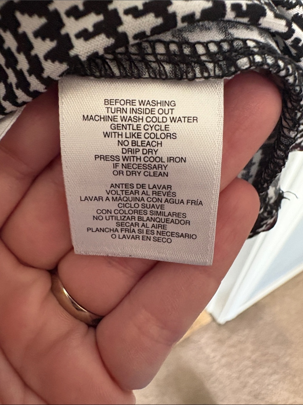 Anne Klein Black & White with a hint of Purple Blouse - Picture 5 of 6